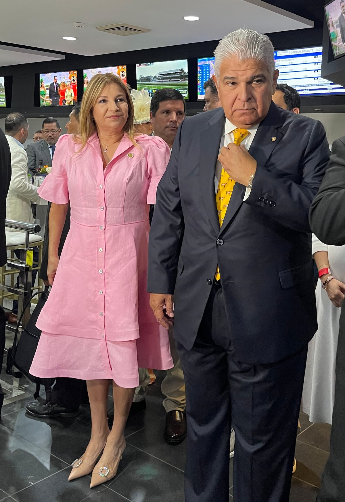 La primera dama de Panamá, Maricel de Mulino, y su vestido fucsia para el 1 de julio en la Asamblea Nacional