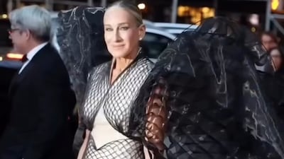Sarah Jessica Parker se convierte en un ángel de la oscuridad para una gala del ballet de Nueva York