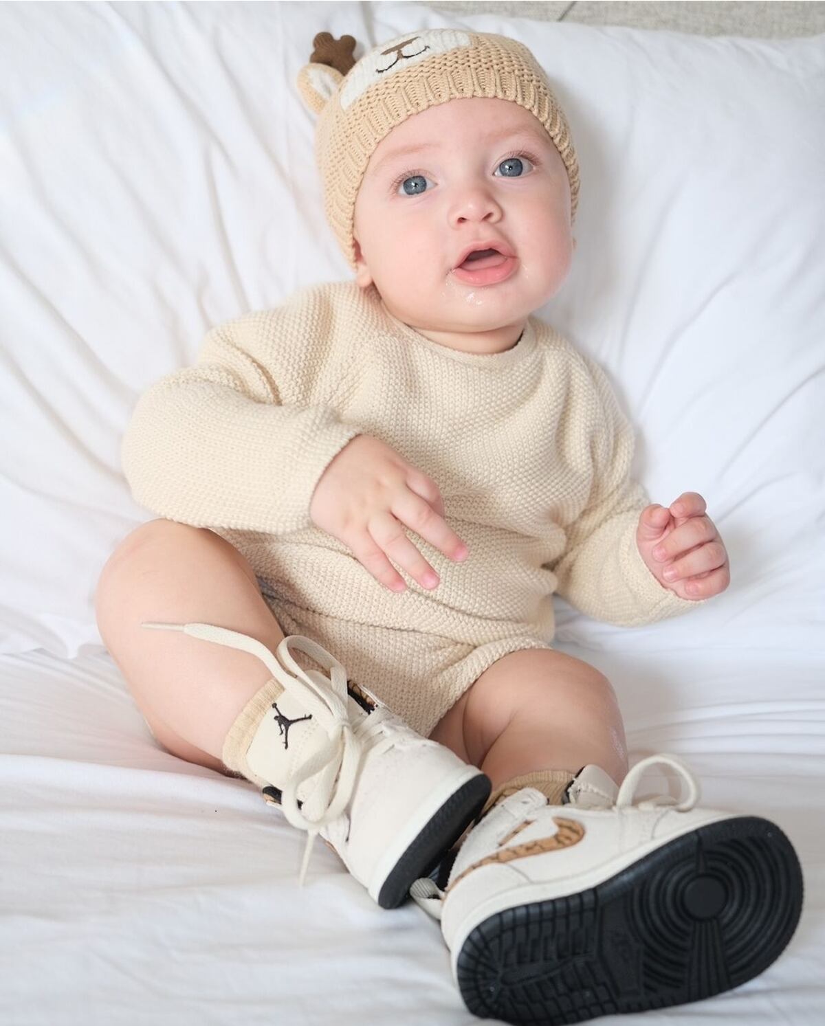 Nadia Ferreria y Marc Anthony revelan el rostro de su bebé