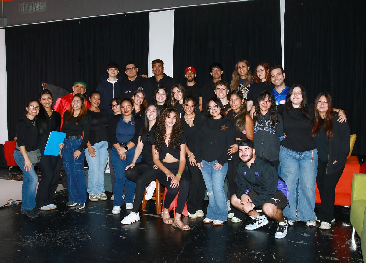 Estética consciente: el proyecto fotográfico de moda sostenible por los estudiantes de Comunicación Social de la USMA