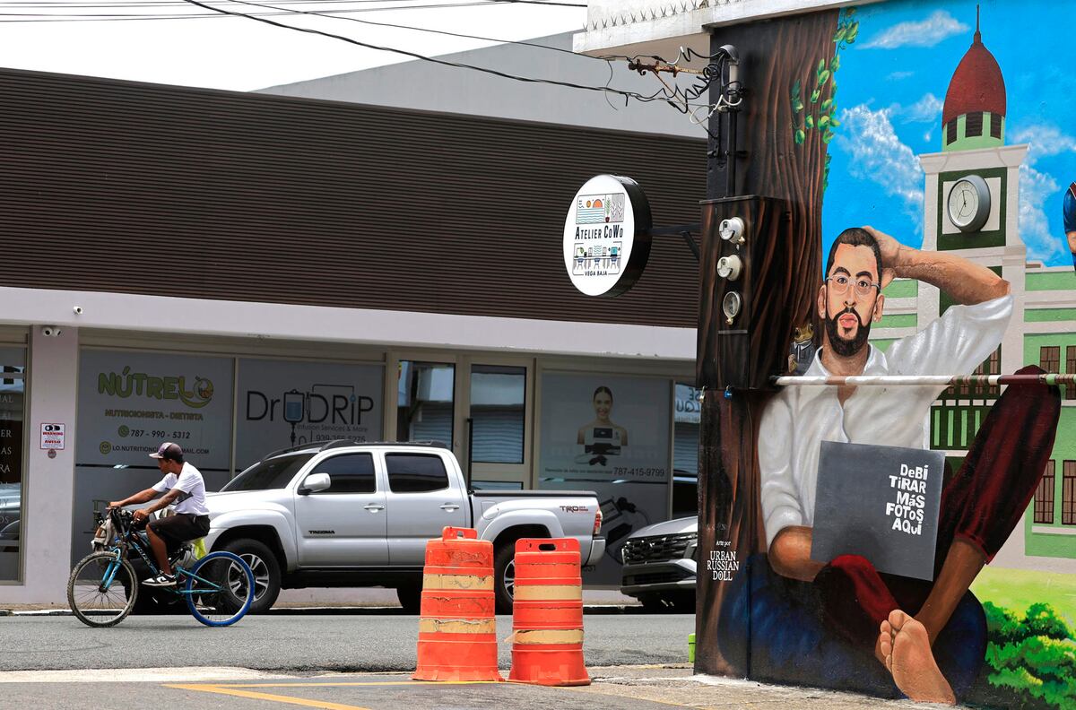 Un recorrido por la vida de Bad Bunny antes de la fama en su ciudad natal 