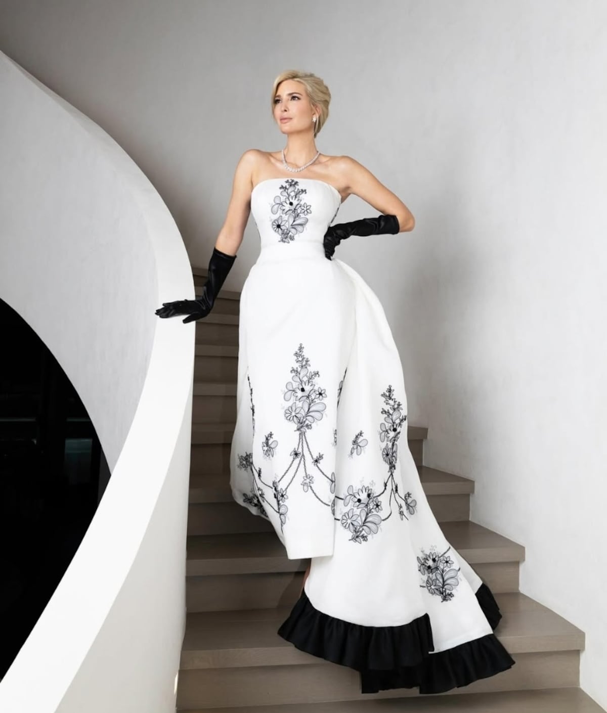 De Givenchy y recreando a Audrey Hepburn, el controversial vestido de Ivanka Trump en el baile inaugural