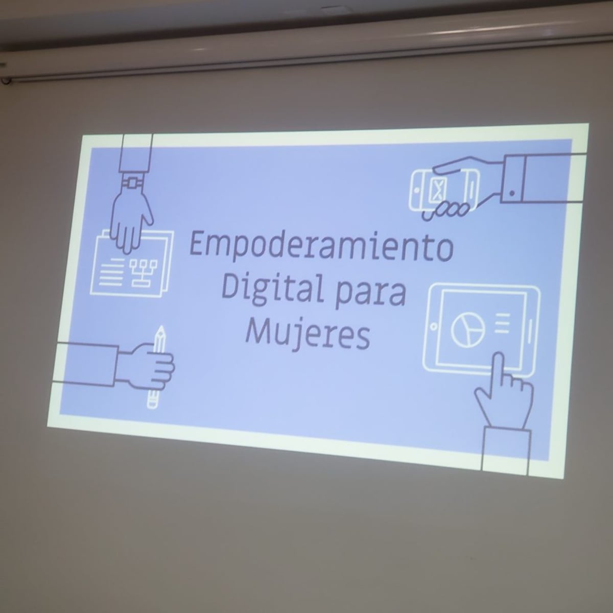 “Los derechos humanos que poseo en el mundo físico, también debo tenerlos en internet”