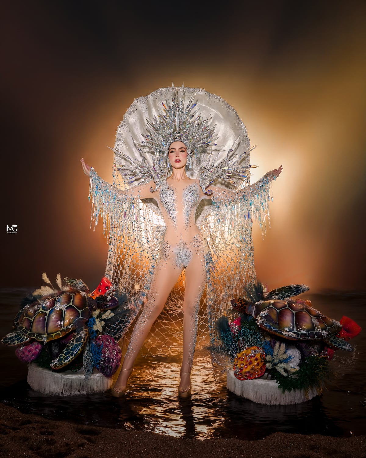 El panameño Róyer Pérez fue el diseñador del National Costume de Miss Venezuela en Miss Universo