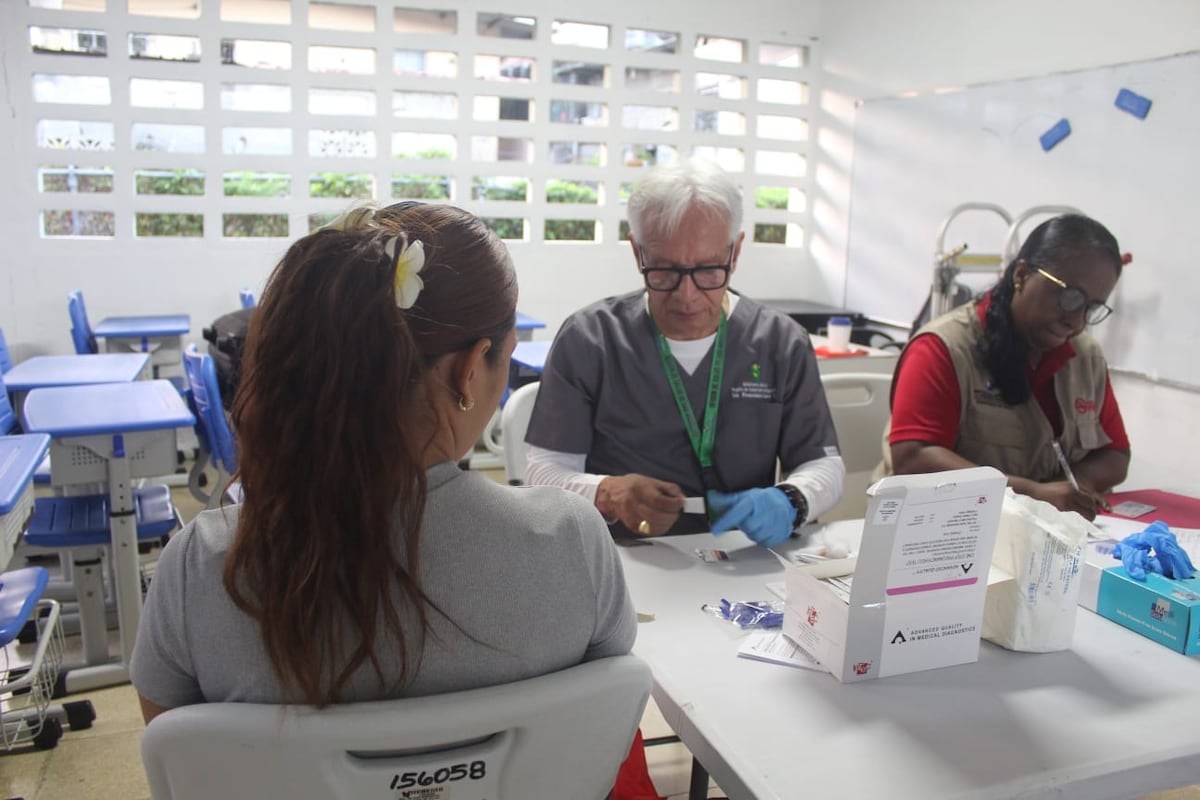 200 mujeres en San Miguelito reciben implantes anticonceptivos en feria de salud