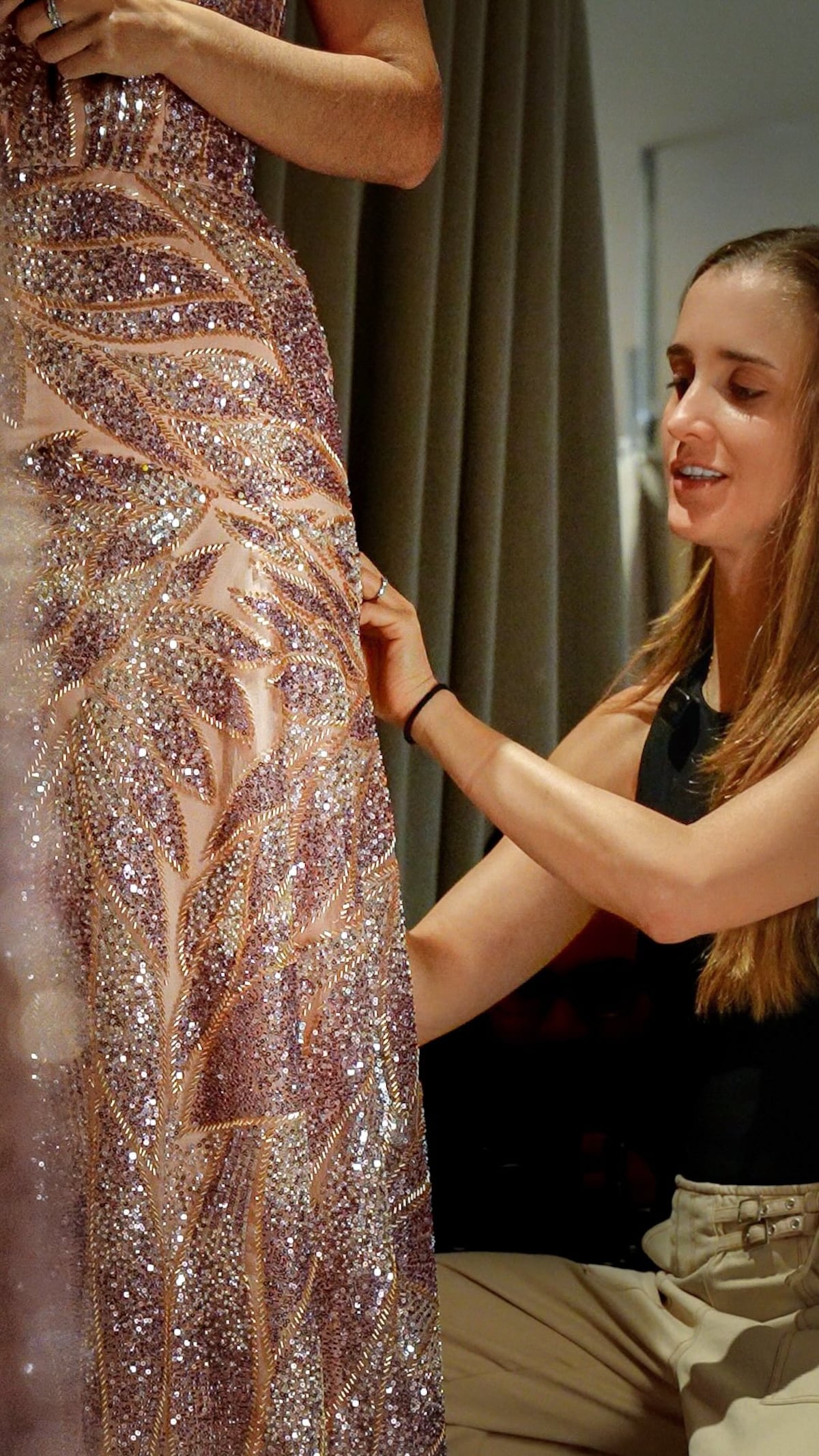 Los vestidos de las hermanas de Julianne Roux en su boda, diseños panameños de la firma Valar