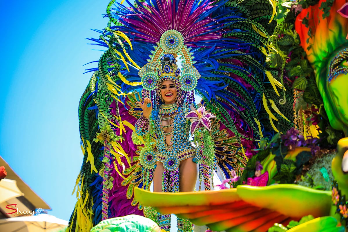 Fianeth Corro, reina de Calle Arriba de Las Tablas 2020 y el maratón de una reina durante los carnavales