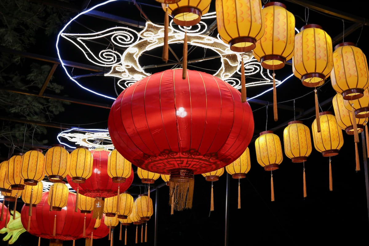 Con luces y colores, el Festival de Linternas Chinas ilumina el Parque Omar