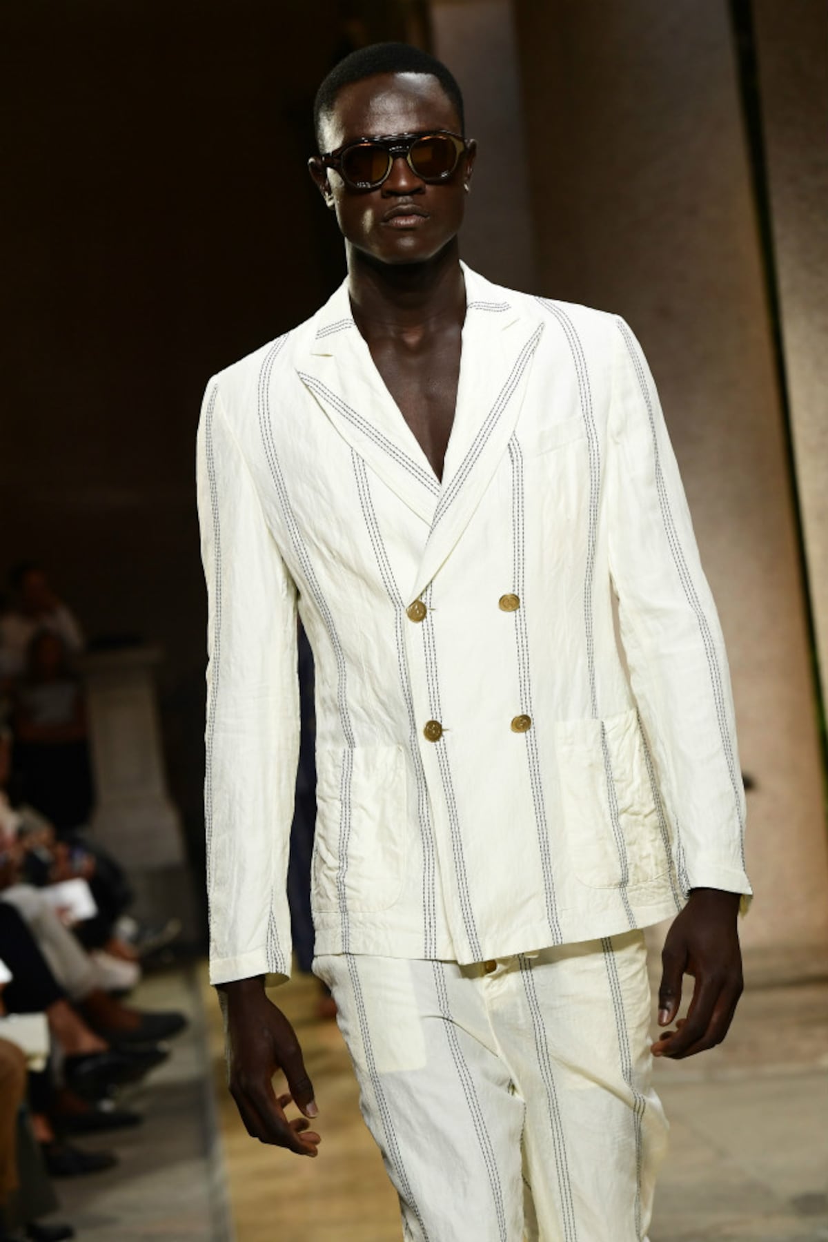 El clásico traje masculino se reinventa