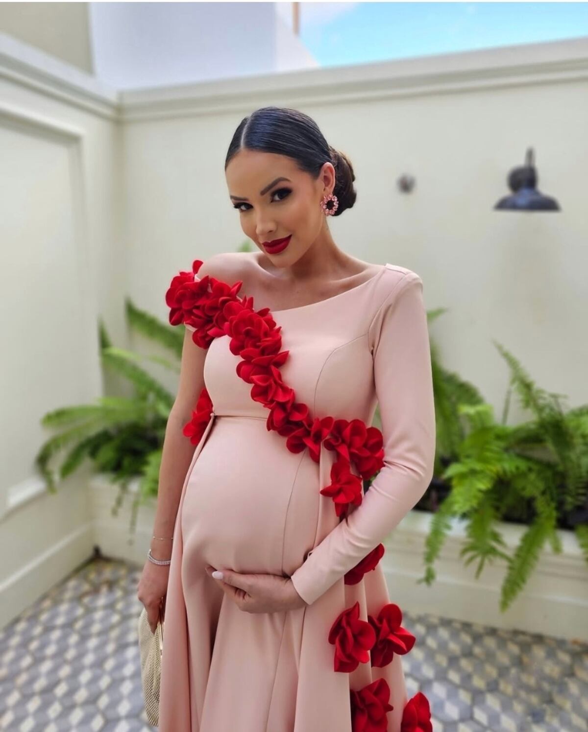 El vestido de diseño local y flores 3D de Sheldry Sáez para la boda de su hermana Dayana