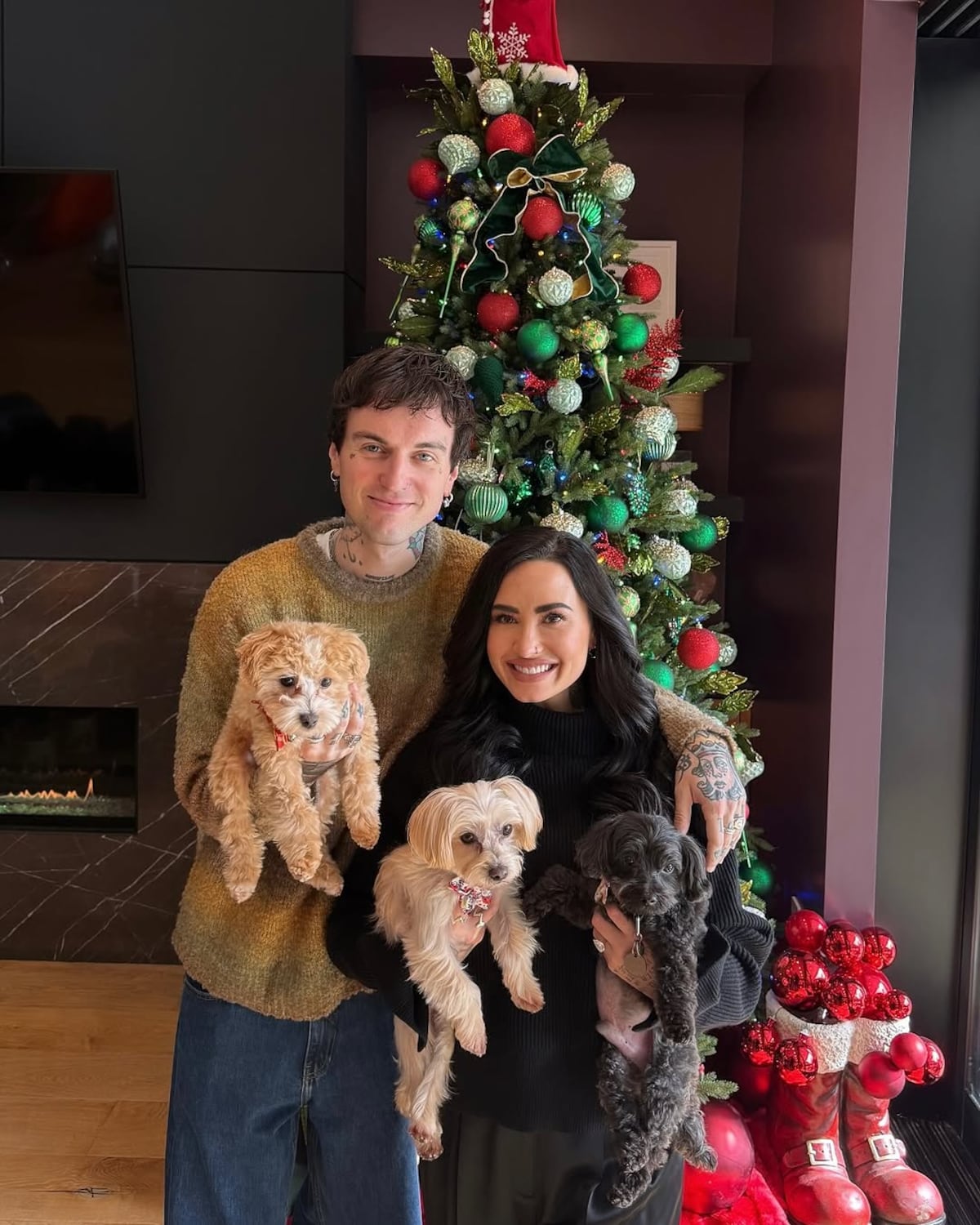 Demi Lovato se casó con este vestido de novia en blanco perla de Vivienne Westwood