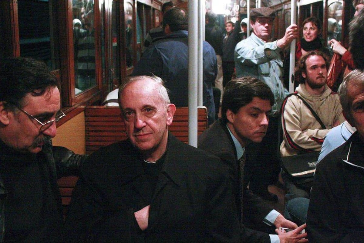 ‘Aura pura’: las fotos del Papa Francisco en sus tiempos de sacerdote que conquistan las redes sociales