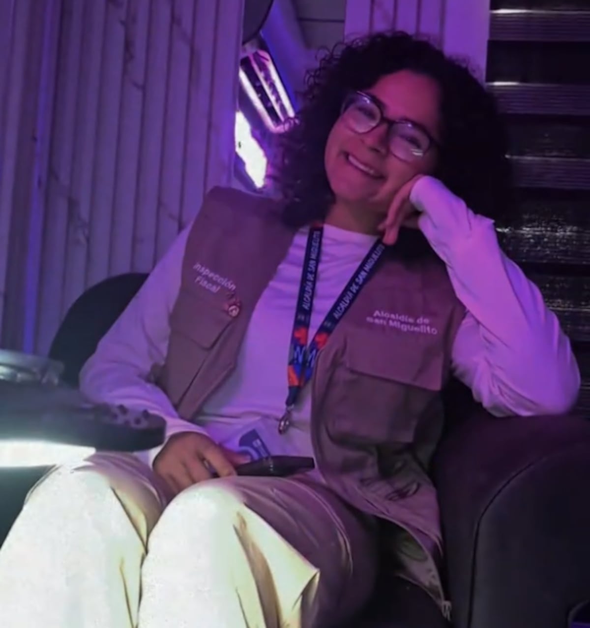 Las uñas de la alcaldesa Irma Hernández: una sesión de manicure a las 6:45 de la mañana