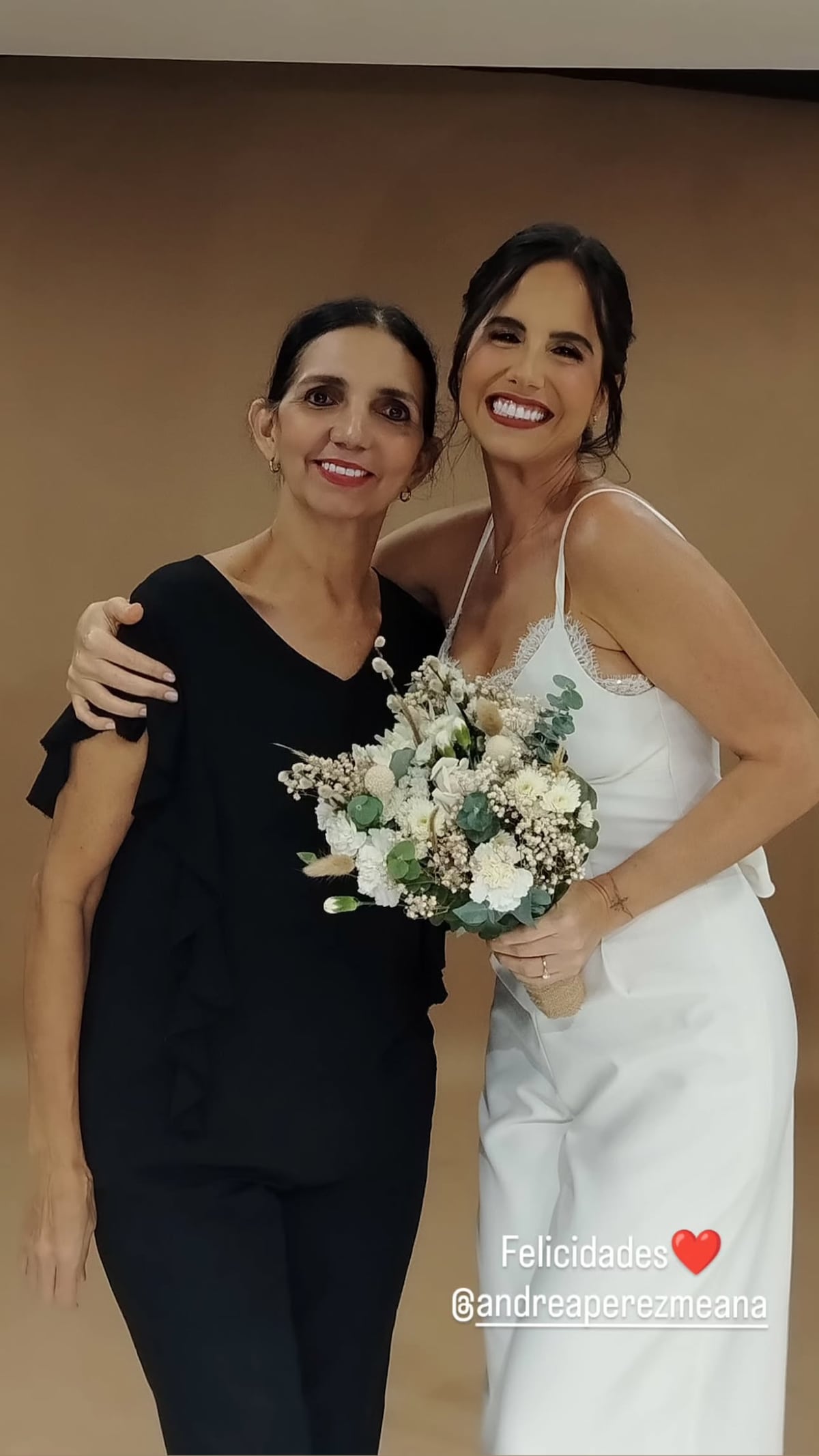 La boda civil de la presentadora panameña Andrea Pérez Meana en un restaurante japonés en la ciudad