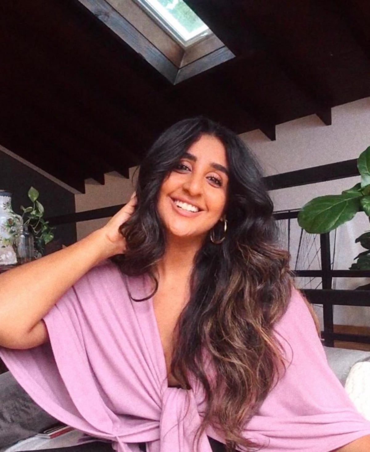 Para impresionar en Zoom: cómo debes vestirte y que piezas no debes usar