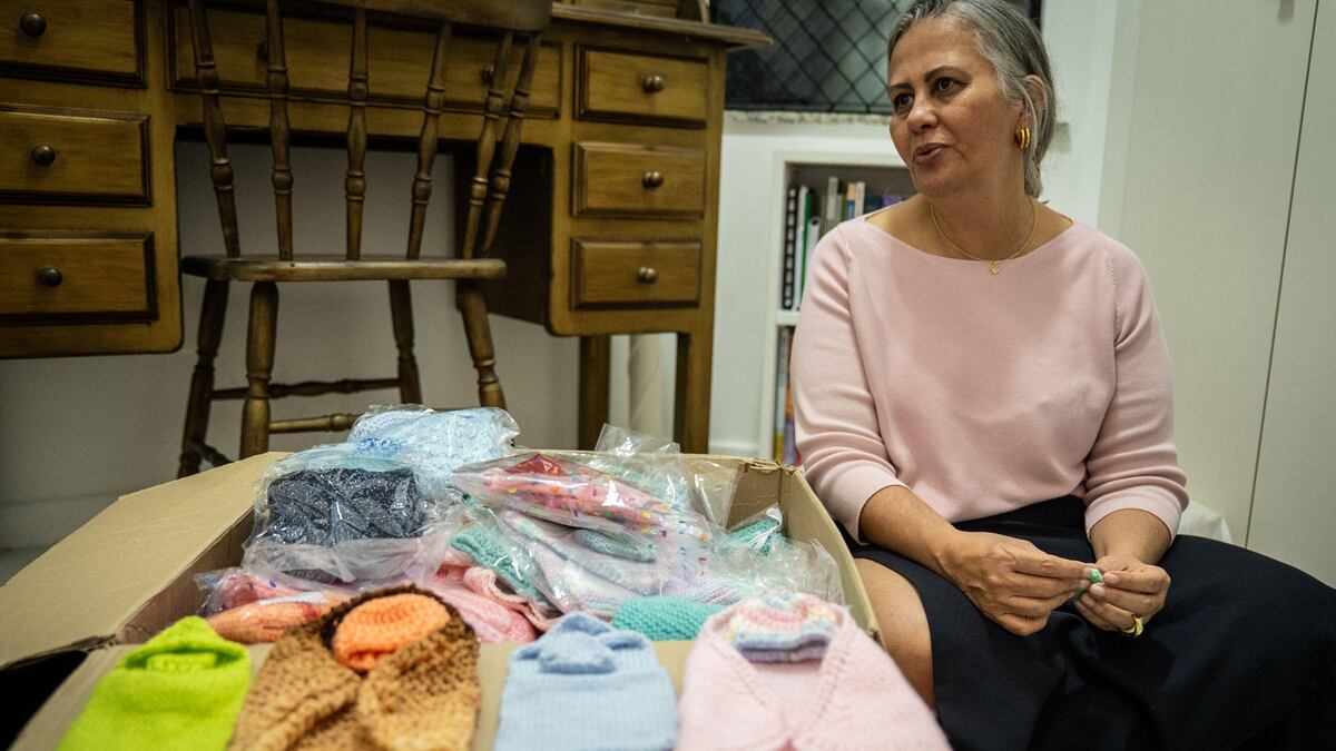 Las conmovedoras experiencias de una doctora que prepara el último adiós de los bebés