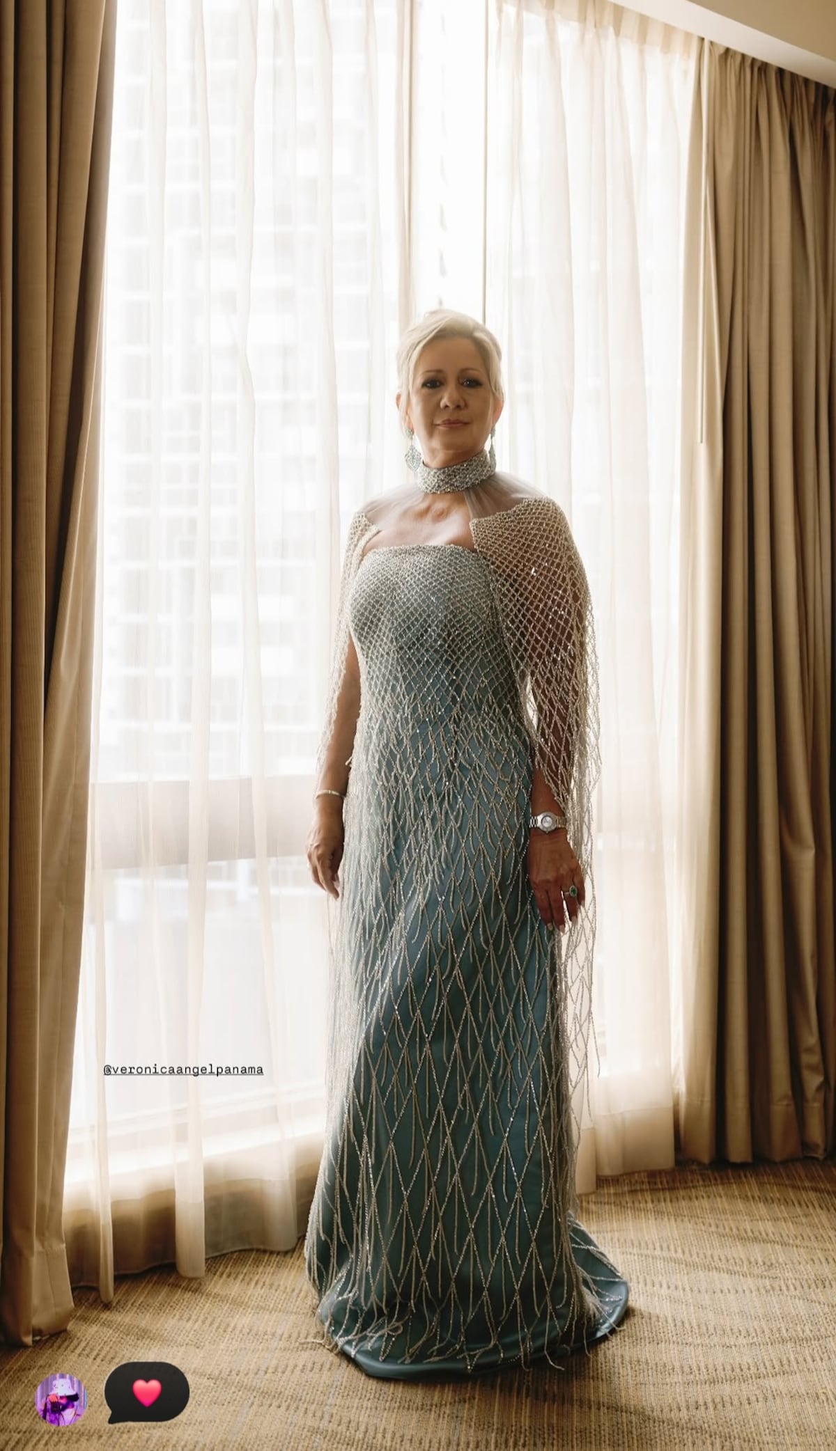 Lorena Castillo luce vestido hecho en Panamá por Verónica Angel para la boda religiosa de su hijo Adrián Varela