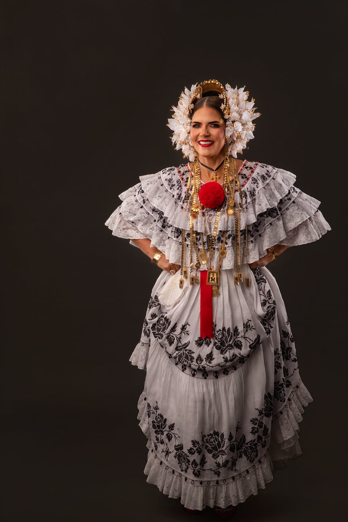 La pollera de 90 años que volvió a lucirse para una sesión de fotos en Panamá