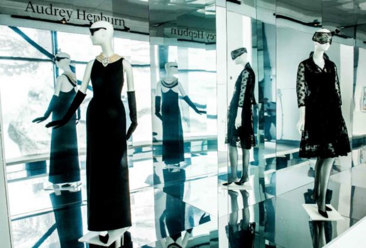 Hubert de Givenchy y su exhibición en Francia