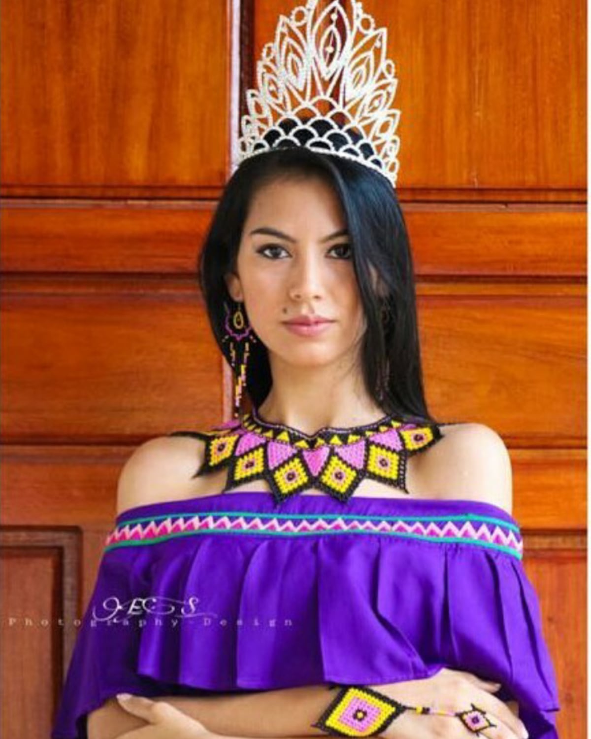 Rosa Montezuma regresa a su comarca para hablar de VIH y entregar su corona