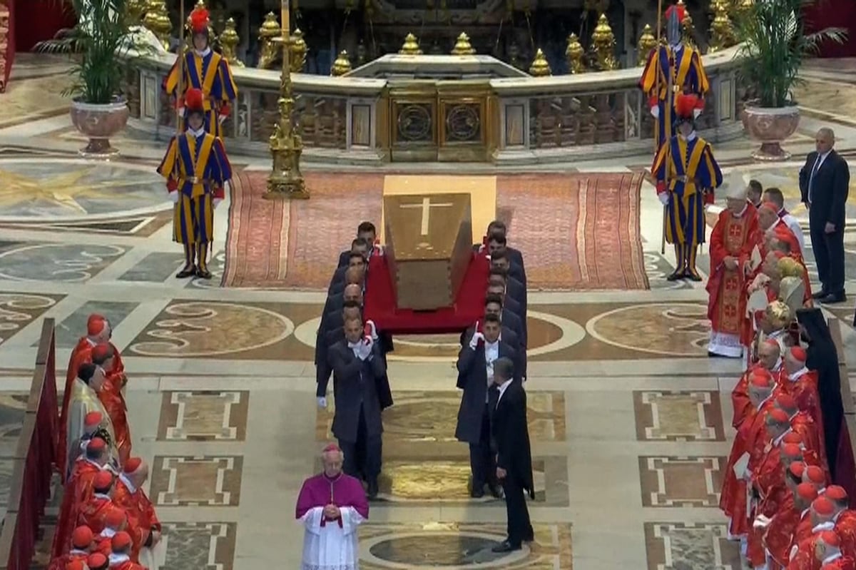 El funeral de Francisco, entre los poderosos y los últimos del mundo