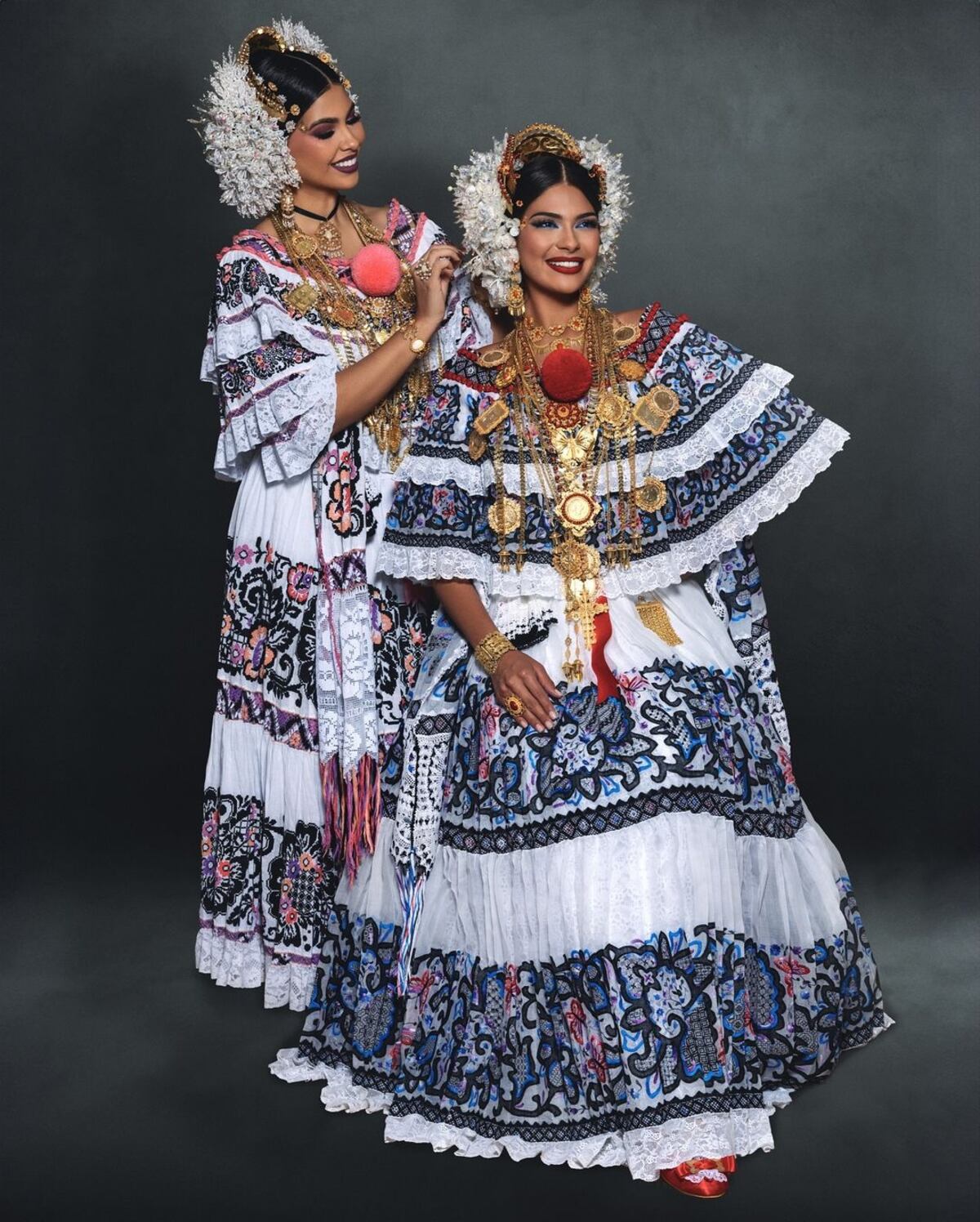 Una Miss Universo empollerada: las fotos oficiales Sheynnis Palacios y Natasha Vargas luciendo polleras de gala