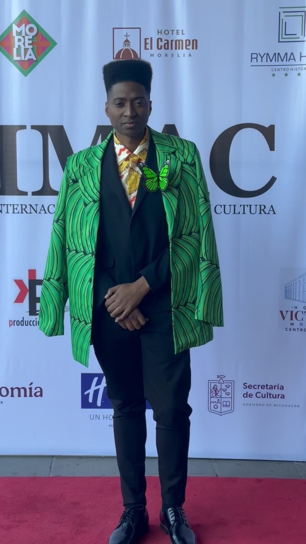 El blazer de plátano verde y la camisa de patacones de Jean Decort para representar a Panamá en México