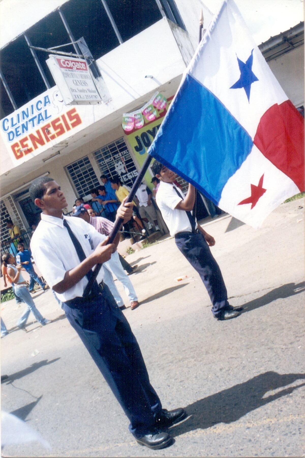 ‘Mis padres quedaron sorprendidos al verme desfilar y llevando la bandera’