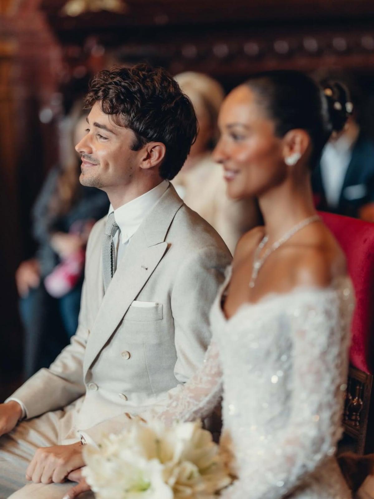 Felices para siempre en un Ferrari: Charles Leclerc, piloto de la F1, y su boda con la ‘influencer’ de raíces latinas Alexandra Saint Mleux