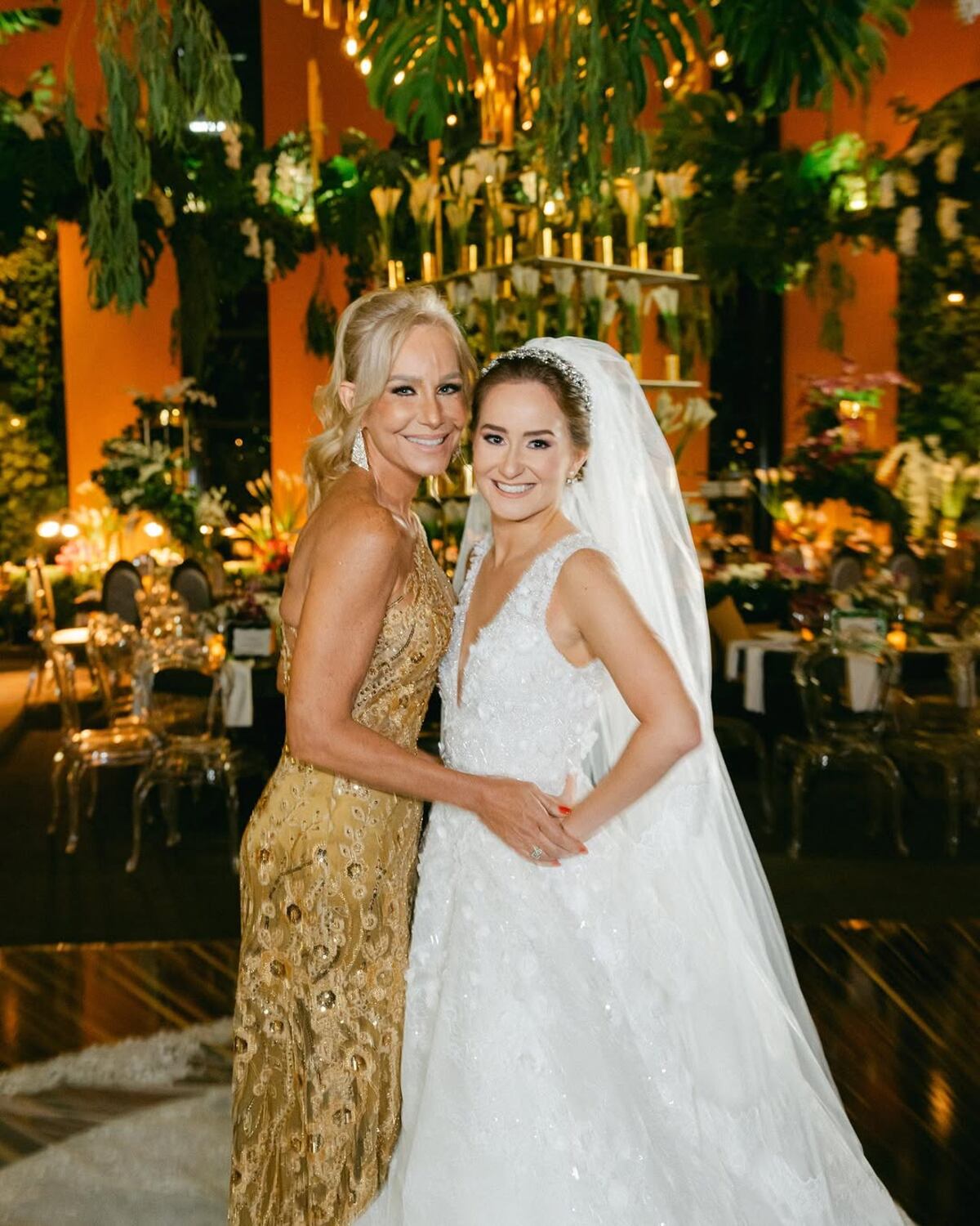 La presentadora Karen Chalmers anuncia en vivo que pronto será abuela