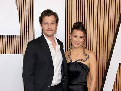 La actriz Millie Bobby Brown se convierte en madre adoptiva junto a su esposo, Jake Bongiovi