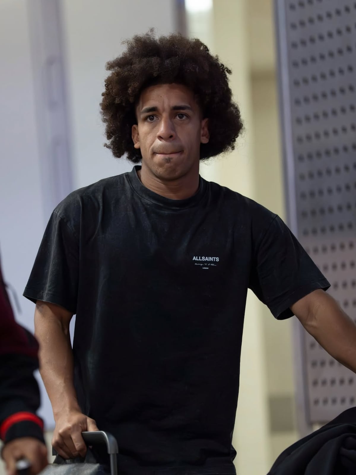 Los jeans brillantes de Kadir Barría y el suéter de diseñador de Coco Carrasquilla: El estilo de la Sele en su llegada a Sudáfrica