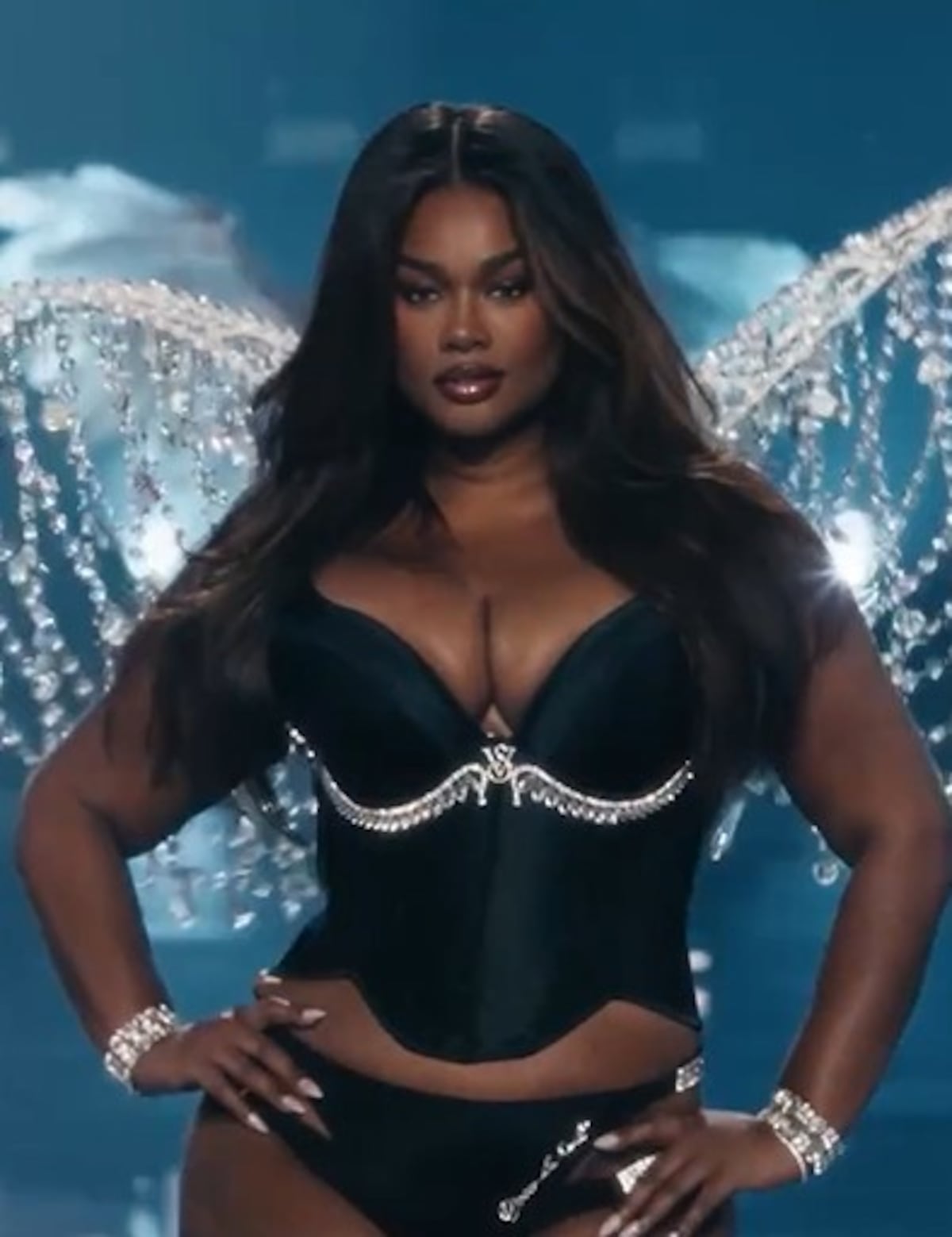 Precious Lee, Paloma Elsesser y Ashley Graham: las modelos ‘curvy’ en la pasarela de Victoria’s Secret