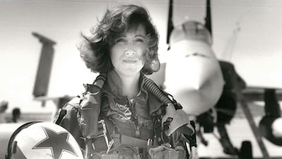 "Nervios de acero": Tammie Jo Shults, la piloto de combate que salvó la vida de 148 pasajeros