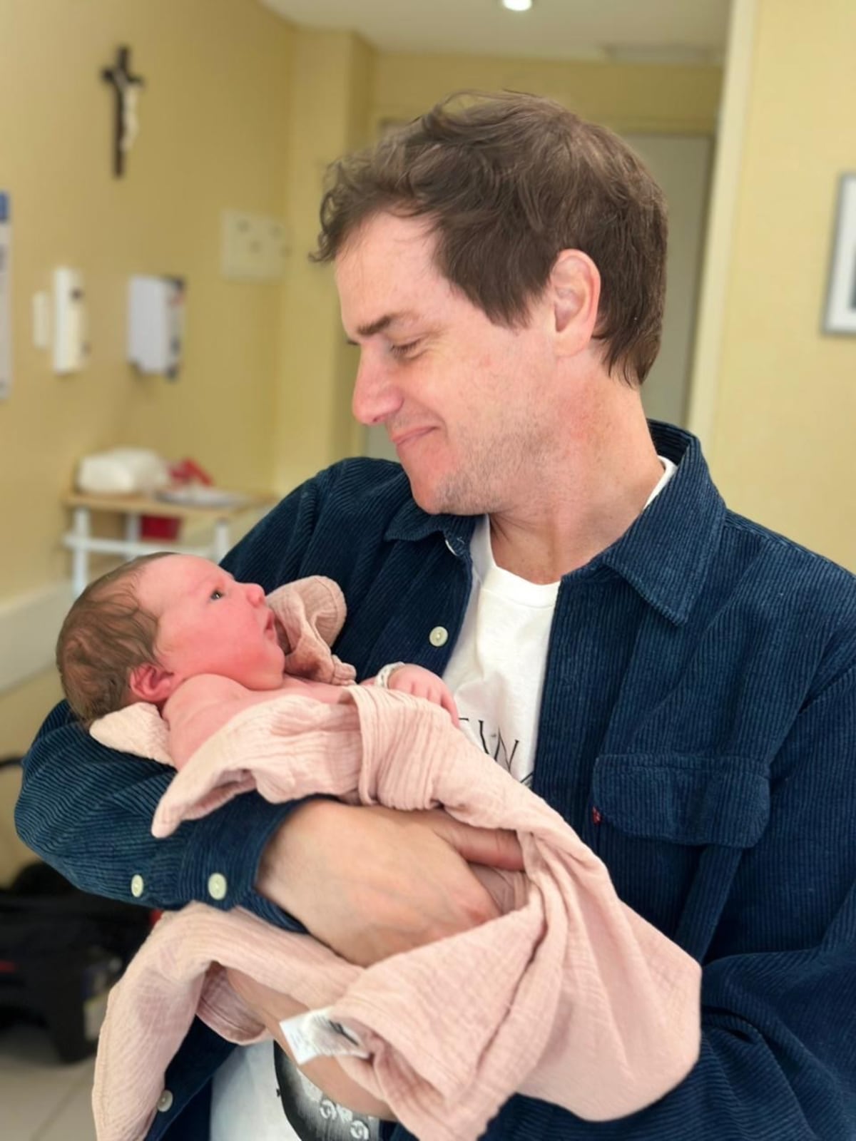 Los comediantes argentinos Jero Freixas y Jose de Cabo anuncian el nacimiento de su hija