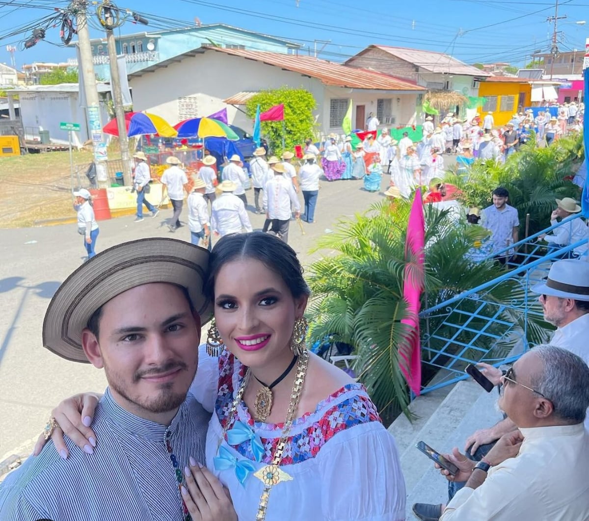 Juan Diego Vásquez celebra 15 meses de noviazgo con Carolina Della Sera