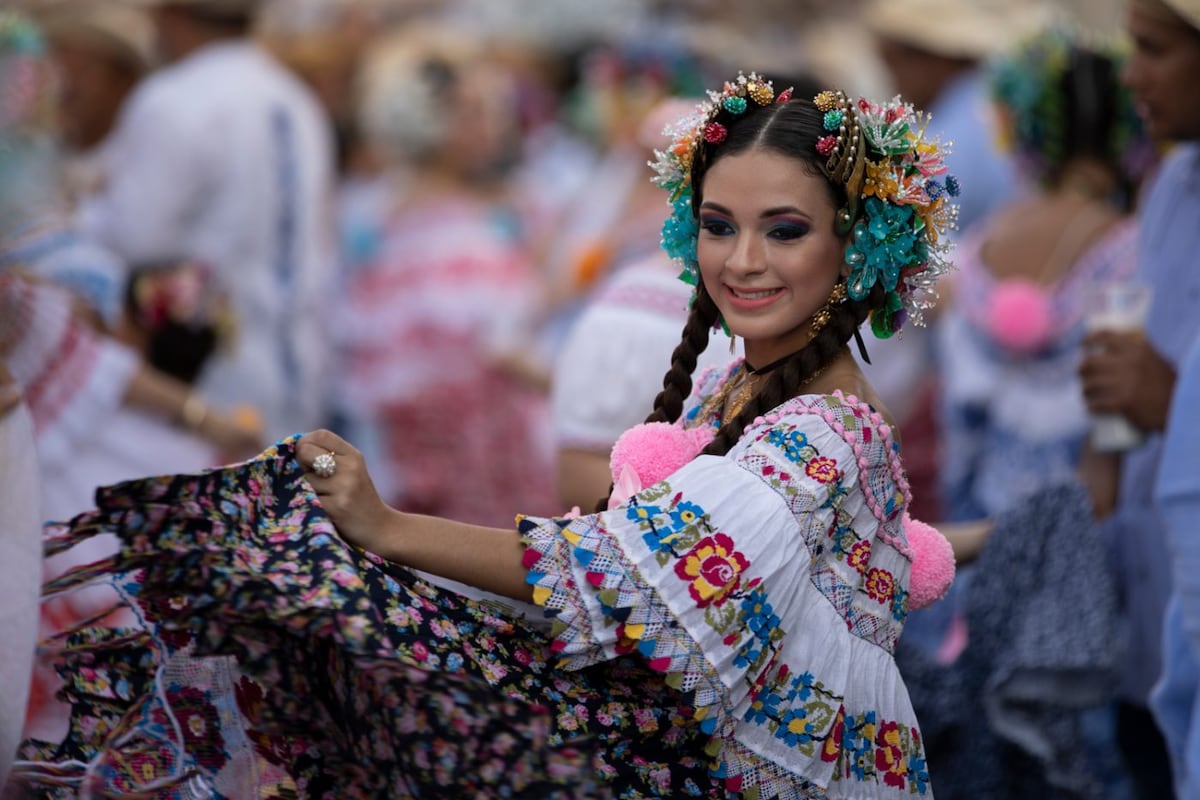 La fiesta de las mil polleras