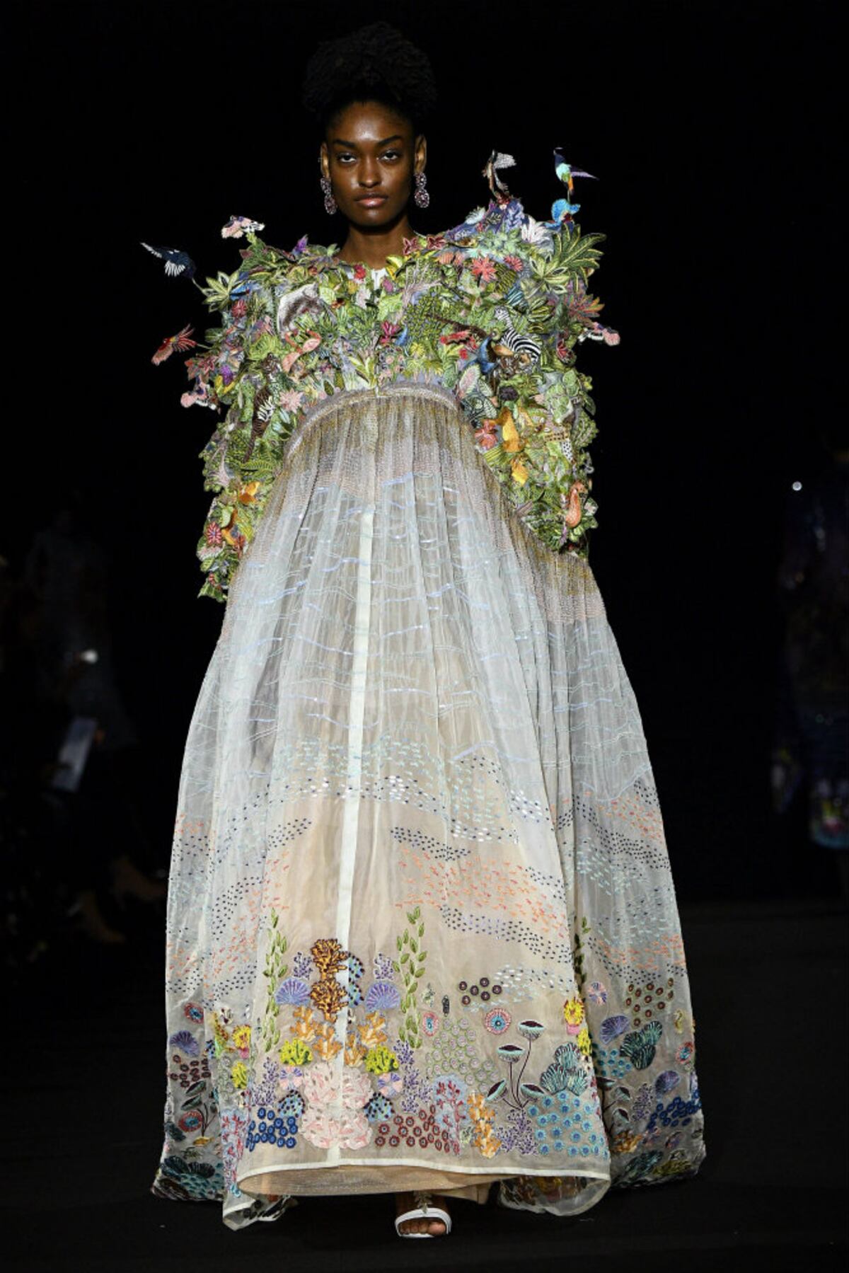 La modelo panameña Hilary Cerezo triunfa una vez más en París