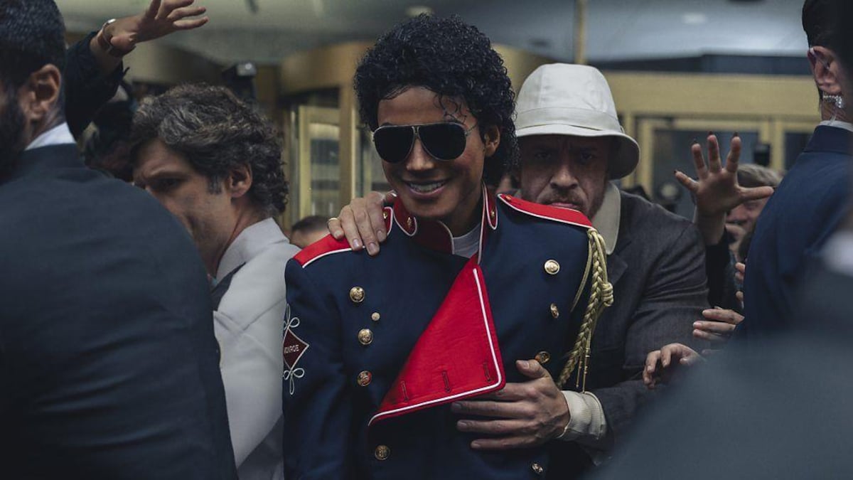 Por qué la nueva película sobre el “Rey del Pop” Michael Jackson promete ser tan exitosa como polémica