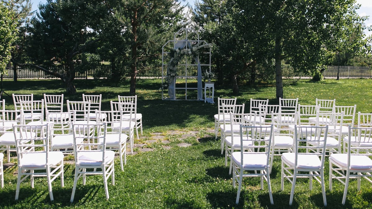 ¿Sabías que puedes casarte al aire libre en el Parque Omar desde $65? Estos son los requisitos