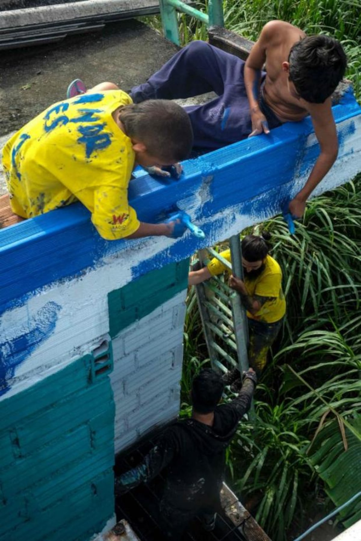Un barrio en colores La renovación de El Pesebre, Medellín