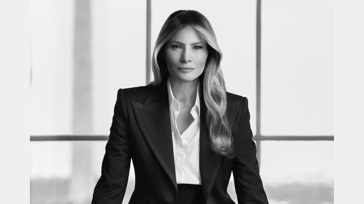 Una crítica de Vogue al retrato oficial de Melania Trump causa polémica entre los conservadores