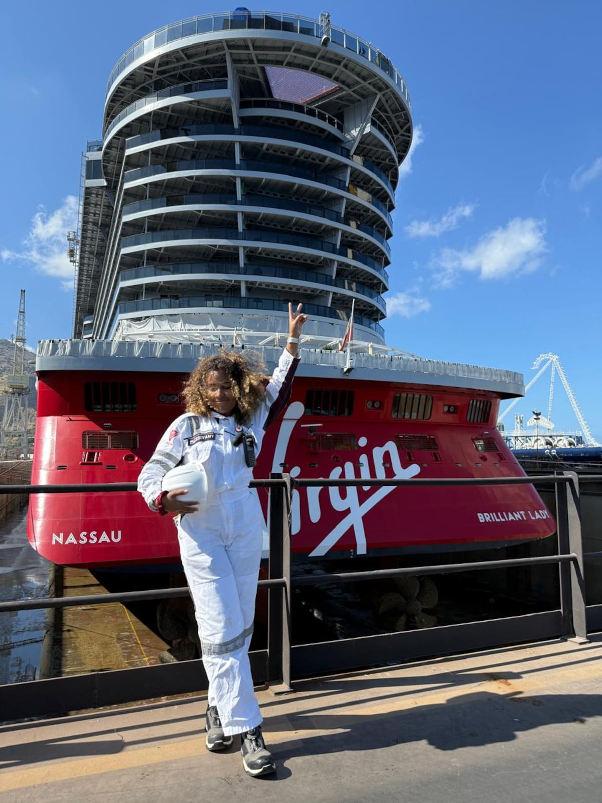 El saludo ‘Qué Xopa’ desde el crucero Brilliant Lady fue idea de la oficial colonense Shivany Donado
