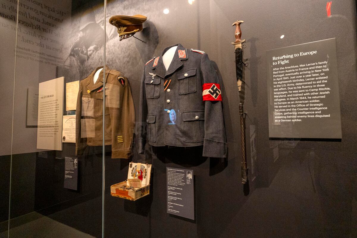 Un museo de Nueva York reúne a unos 200 supervivientes del Holocausto