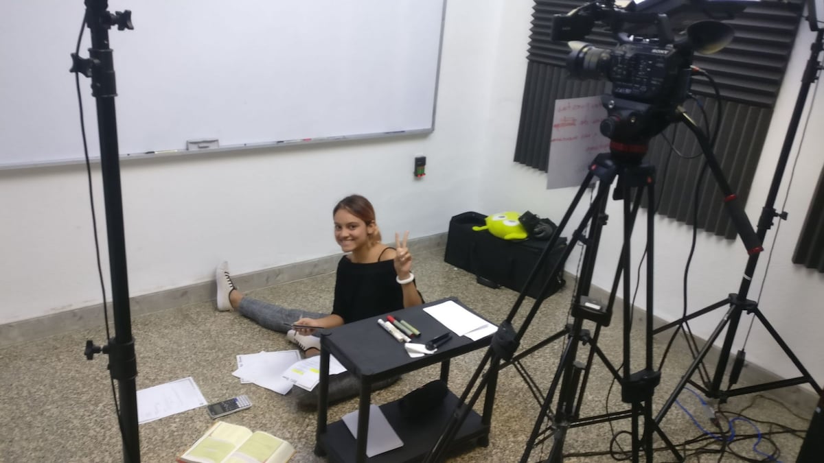 La panameña de 22 años que da clases de matemáticas en Ayudinga durante la cuarentena