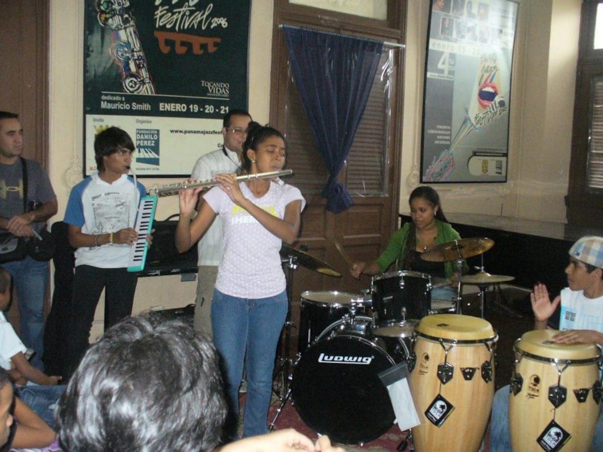 La flautista panameña en Europa que creció entre festivales de jazz en ciudad de Panamá