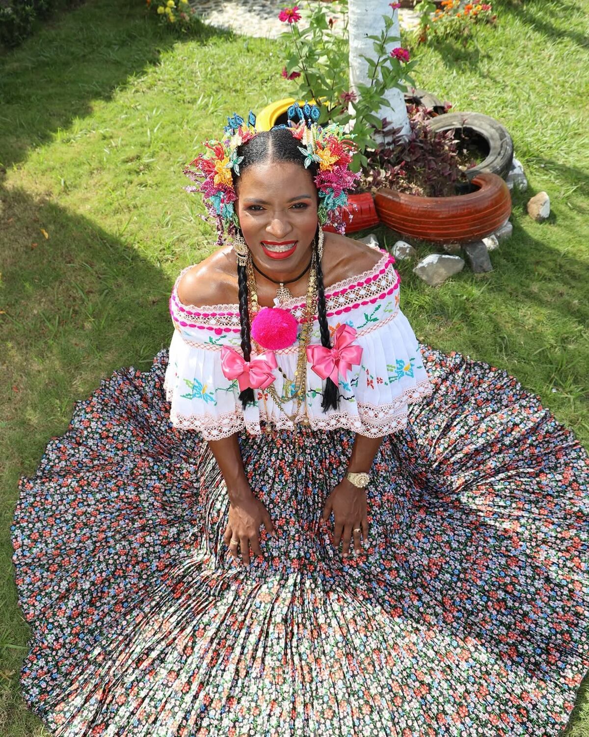 Atheyna Bylon, Lía Victoria Borrero, Miroslava Morales, y demás personalidades panameñas en el Desfile de las Mil Polleras 2025