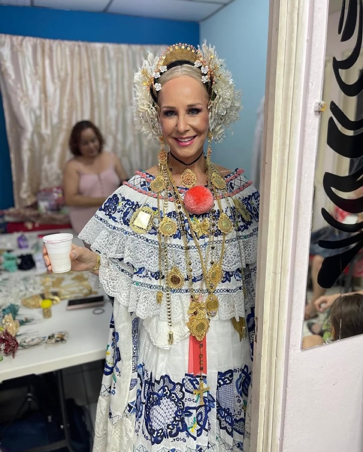 Maricel de Mulino, Irma Hernández, Nicolle Ferguson y otras personalidades en el Desfile de las Mil Polleras