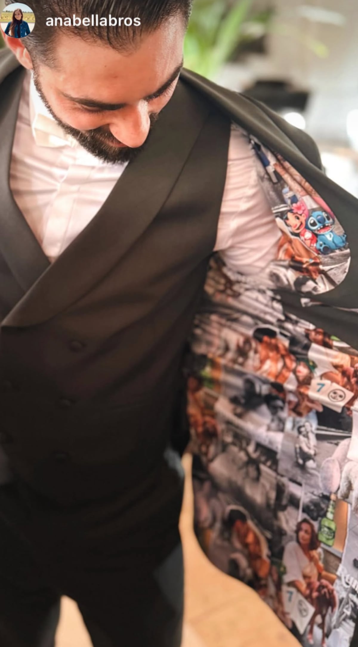 El novio que llevó un tierno collage con fotos de su novia en el esmoquin de su boda en Panamá