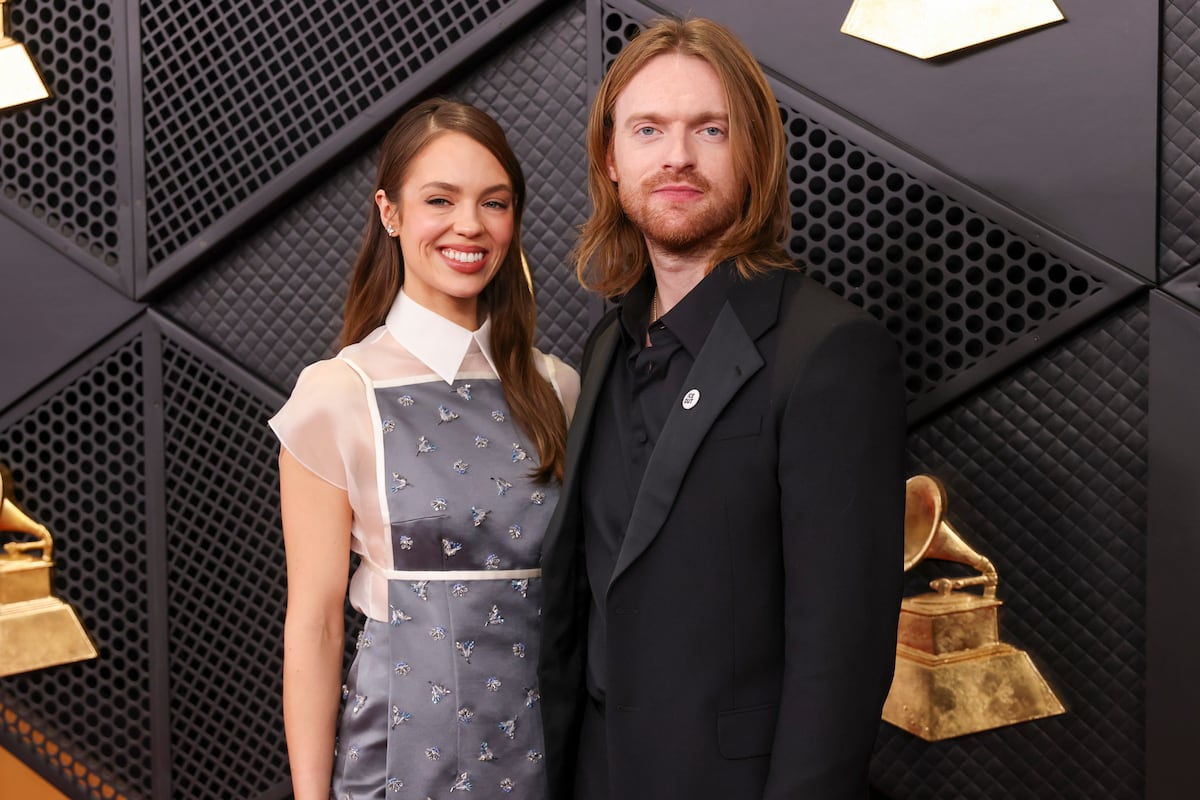 5 celebridades y sus parejas que asistieron a los premios Grammy 2026